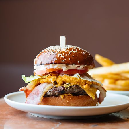Hotel Pan Pacific Perth Exterior foto A burger with fries