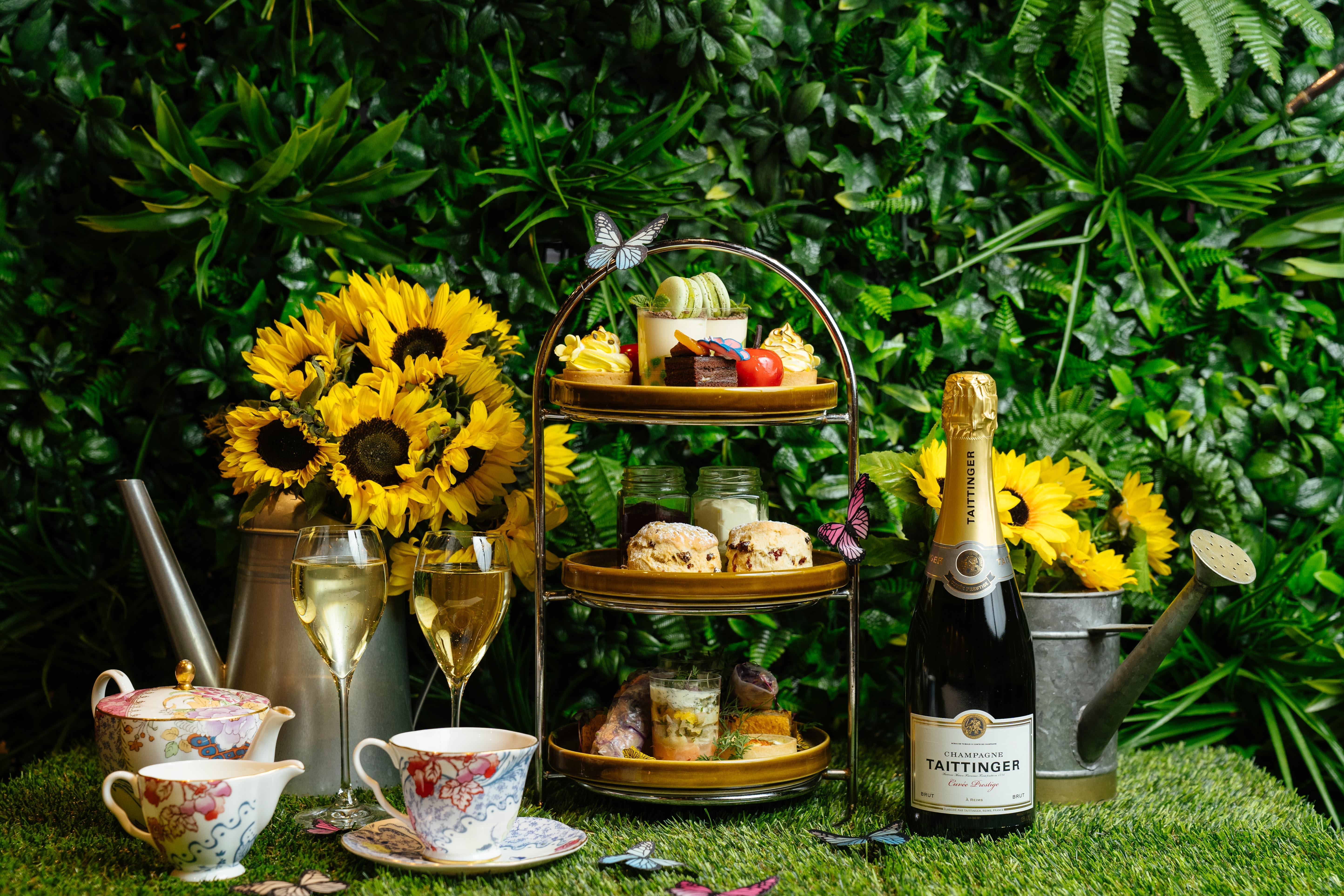 Hotel Pan Pacific Perth Exterior foto Afternoon tea at The Ivy, St John's Wood