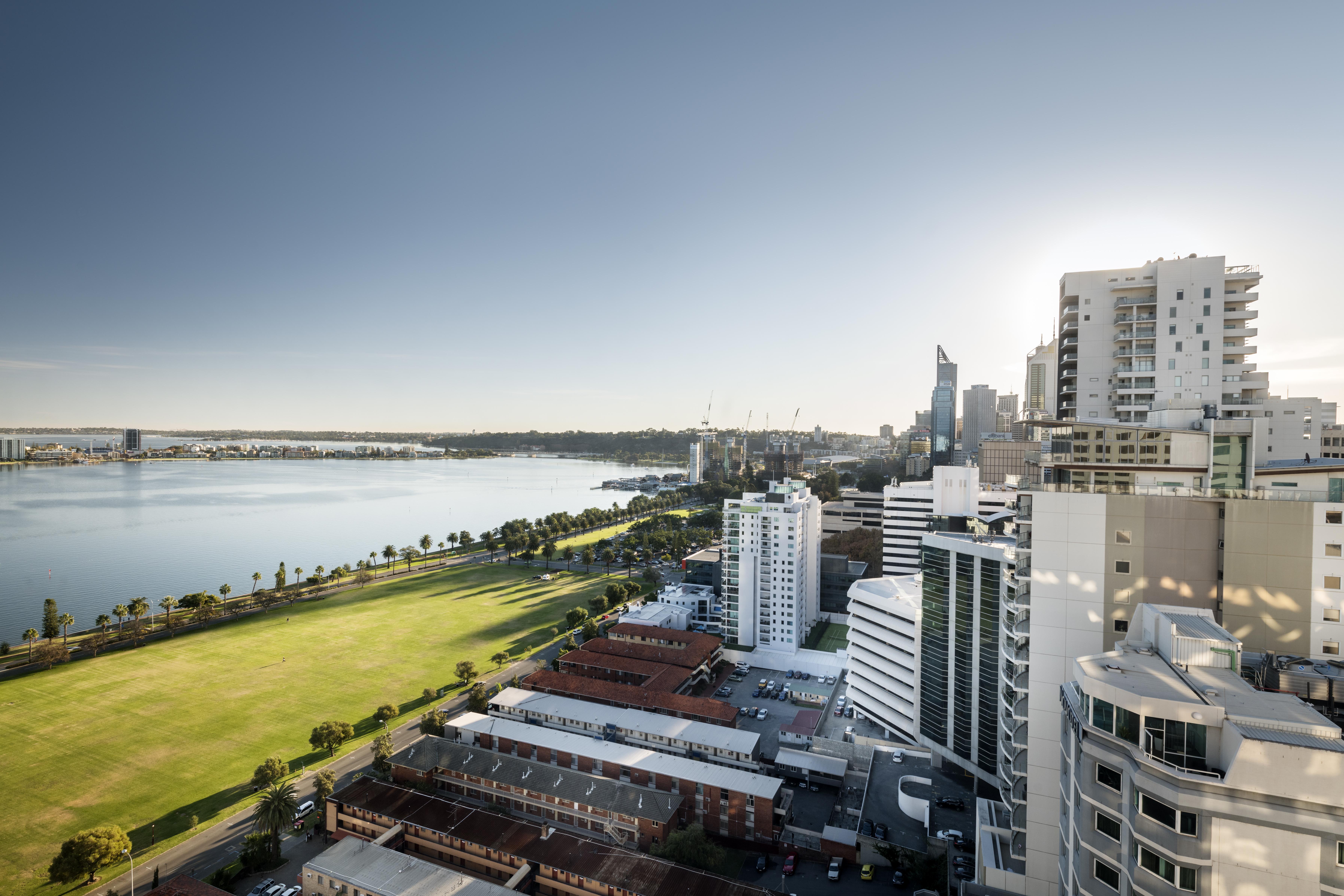 Hotel Pan Pacific Perth Exterior foto View of the Perth skyline from the Crown Perth complex